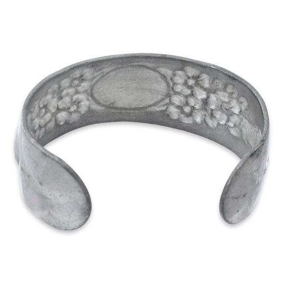 Vintage Pewter Cuff Bracelet Blank Engravable Cartouche Floral Repoussé Style - Picture 5 of 6